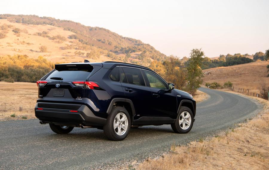  Toyota RAV4 XLE Hybrid 2018 года  (NA) (фото 24 из 26)